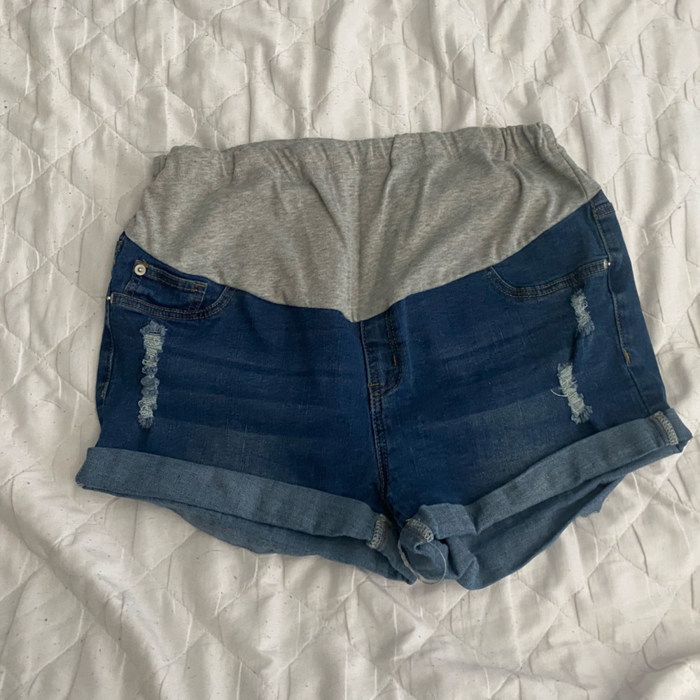 Maternity shorts
